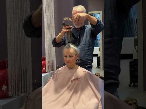 Il capello bianco non è vero che deve essere portato solo corto su certe donne e bello anche lungo❤️