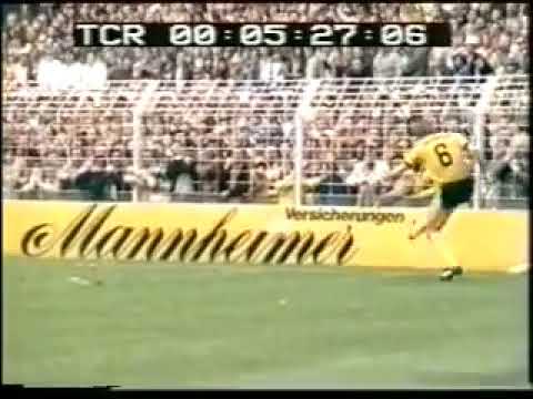 Manfred Burgsmuller (Borussia Dortmund) - 26/09/1981 - Borussia Dortmund 2x0 Bayern Munique - 1 gol