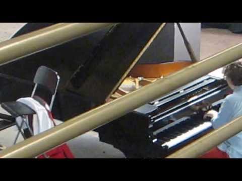 Hannes Minnaar is aan het inspelen