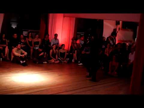  Inés Muzzopappa  and  Federico Naveira  are  dancing  to  the  milonga  "  Que Tiempo Aquel  "