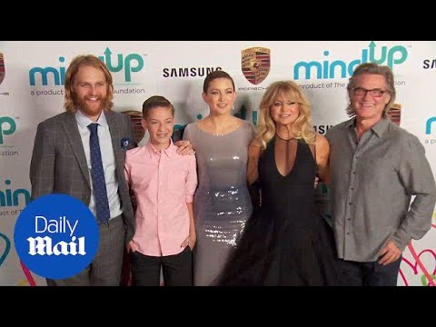 Kate Hudson, Goldie Hawn, Kurt Russell & fam at charity event - Daily Mail