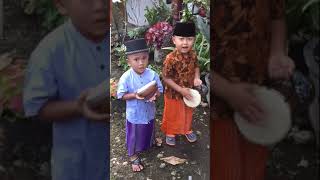 Download lagu Hebat anak umur 4 tahun pintar memainkan rebana Ya LAL WATHON#shorts mp3