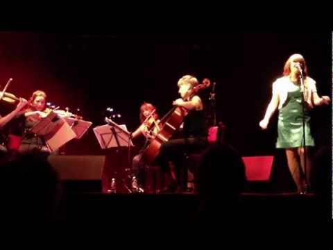 Linnea Henriksson with antishake