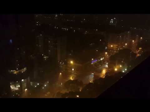 Tormenta. Espesa cortina de agua y refusilos