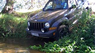 preview picture of video 'Unimog, Hilux, Defender, Cherokee, Isuzu VS Rivers'