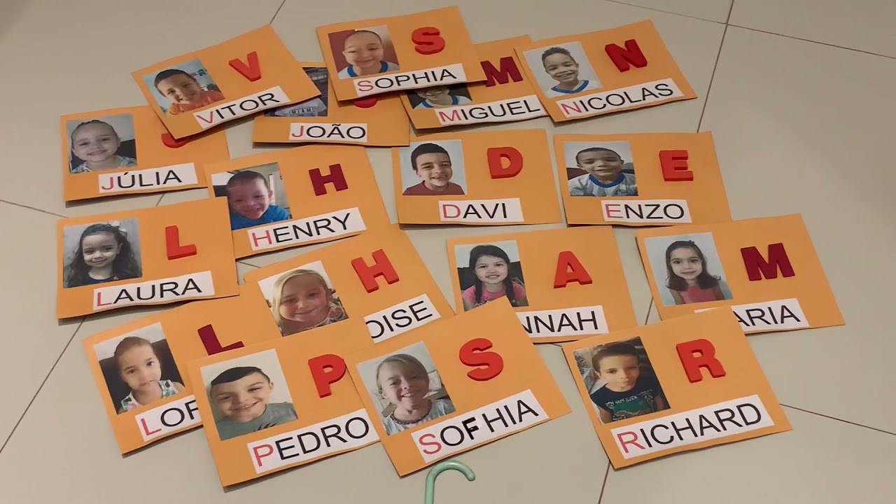 Trabalhando o nome com crachás.