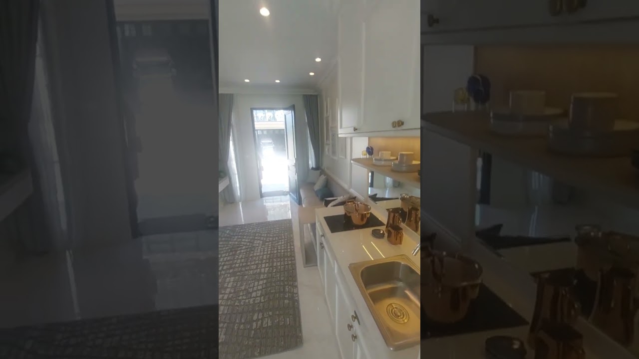Rumah Melrose grand duta garden di Jalan husein sastra negara 3 Lantai SHM Baru Selatan jalan 2 mobil