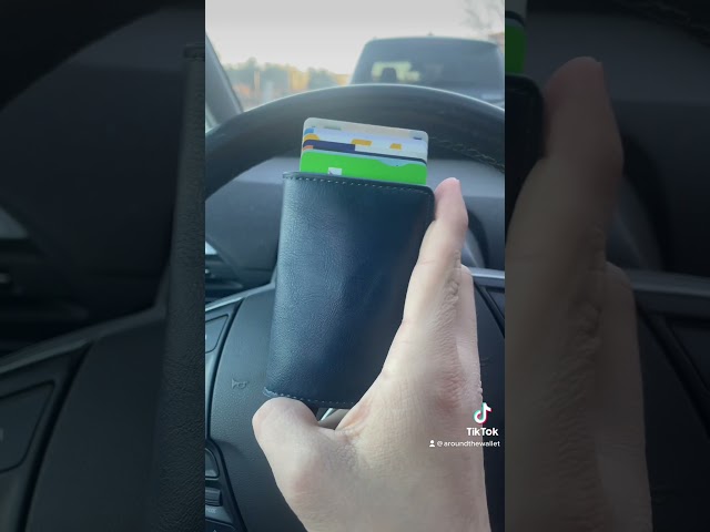 Vídeo relacionado con DAKAR Cartera de Piel Hombre Simpson - Carteras de Hombre en Piel Auténtica con 8 Tarjetas, Ventana para Carnet y Protección RFID - Accesorios Elegantes y Seguros (Cuero)