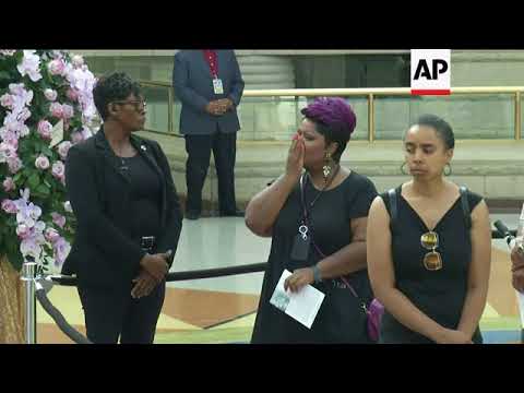 Mourners pay final respects to Aretha Franklin