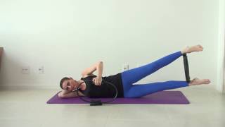 Variação do Double Leg Lifts (Side Kicks Series) no Mat com o Magic Circle