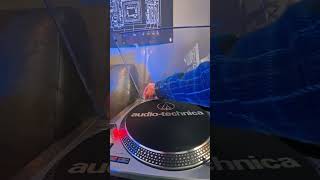 How to play a vinyl record