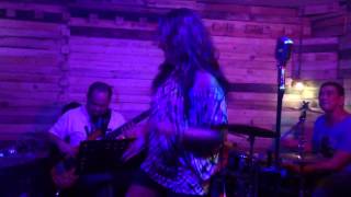 Download lagu Aya De Leon mp3