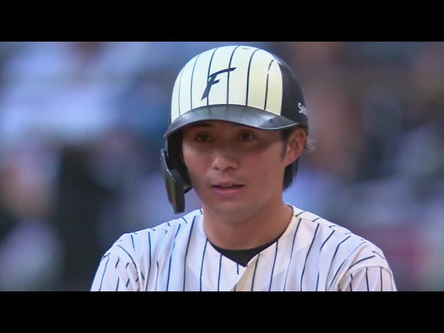 【8回裏】ついに勝ち越し成功!! ファイターズ・上川畑大悟 直球を弾き返すタイムリーヒット!!   2024年7月13日 北海道日本ハムファイターズ 対 福岡ソフトバンクホークス