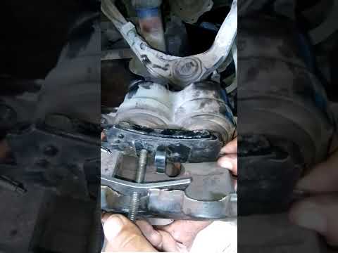 ¿Por qué las balatas delanteras se quedan pegadas?