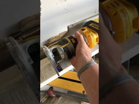 Dewalt DCW600 cordless trim router