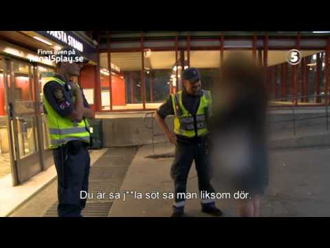 Tunnelbanan | Kvinna raggar på väktare