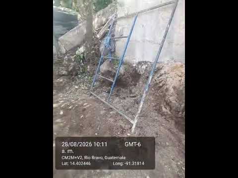 Trabajos en encofrado de aletones y cortina puente Rio Bravo Suchitepéquez