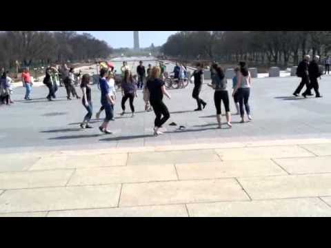 Tagidu La-Yonim at the Washington Monument