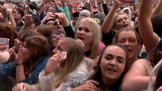 The 1975 - Love Me (LIVE AT TRNSMT FESTIVAL)