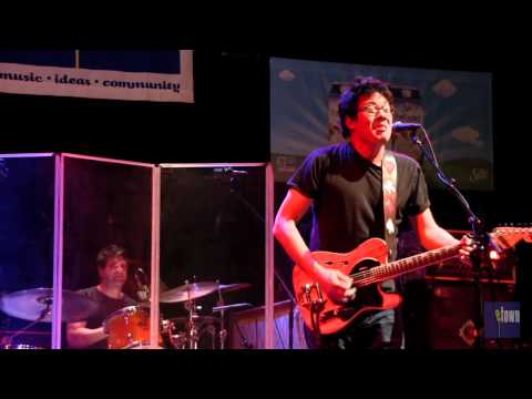 Big Head Todd and the Monsters - "Come On In My Kitchen" (eTown webisode 151)