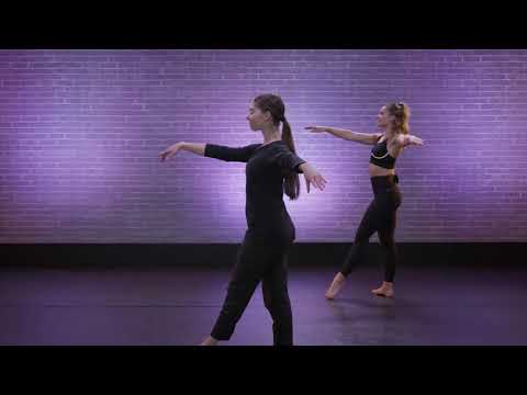 Grand Jeté : Split Leap