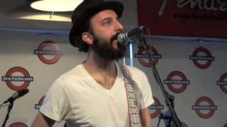 Herman Dune Perform &quot;Here It Is&quot; In Tribute To Leonard Cohen