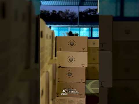 Entrega de paquetes escolares en San Miguel