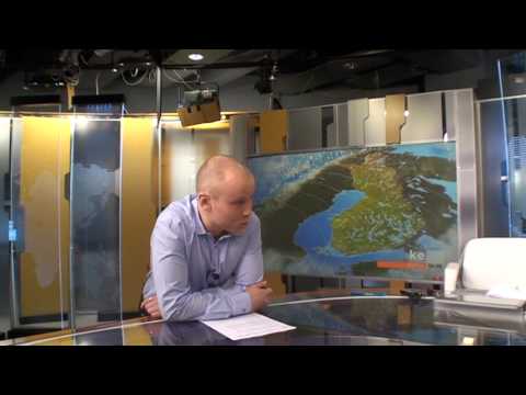 Sääankkuri Matti jo valmiina, kun ankkuri Pasi vasta saapuu studioon