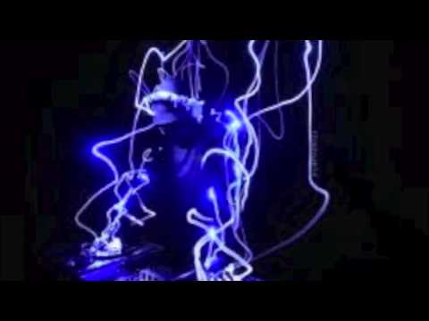 MACKLEMORE & RYAN LEWIS - THRIFT SHOP FEAT. WANZ