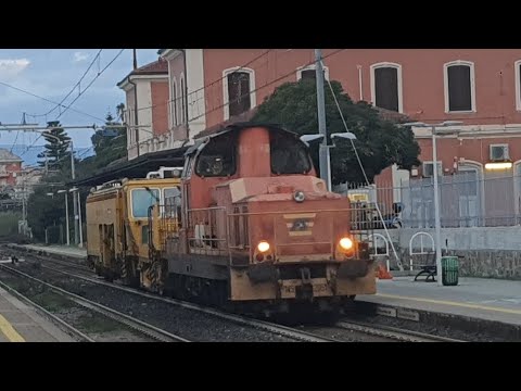 la D.145.2051 con una rincalzatrice nel Levante Genovese