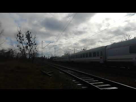 EP09-045 (EU: 150 009-5) z iC 6304 "CHEŁMOŃSKi" (JEL.GÓR.-PRZEM.GŁ.) - przelot nad "Brochówką"