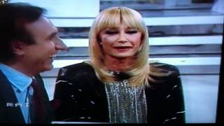 Raffaella Carra&#39; e Pippo Baudo:&quot;...Buon Natale &quot;...&quot;Grazie anche a te&quot;. ( &quot; Domenica in...1985&quot;)