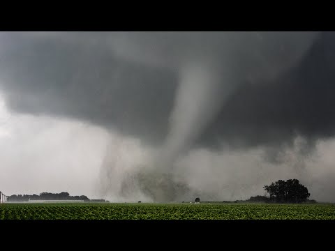 Jewell/Stanhope, Iowa tornado hits barns and trees- July 14, 2021 Storm Chase