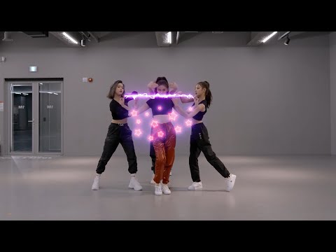 Glow animation - ITZY " WANNABE"