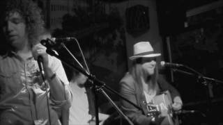 jmc&#39;s Akustik-Session mit Hot Hot Heat - Give Up?