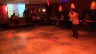 Lucila Bardach y Marcelo Lavergata bailando GRICEL con Juan Villarreal en la voz en el YEITE