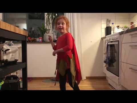 The Mini Swedish Chef makes Peanut Butter Cookies