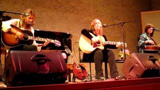 Gretchen Peters, Suzy Bogguss and Matraca Berg - Hold On  ( Oxford, 09/06/2011)