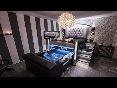 download lagu mp3 mp4 Magic Suite Roma, download lagu Magic Suite Roma gratis, unduh video klip Magic Suite Roma