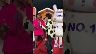 Download lagu IShowSpeed meets Wowkie Zhang Sing Sunshine rainbow white pony #ishowspeed #singing #china mp3