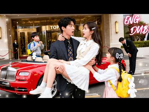 💗Scared Girl Leaped Into the CEO’s Arms—Unexpectedly,He Didn’t Get Mad &Fell for Her Cuteness!#drama