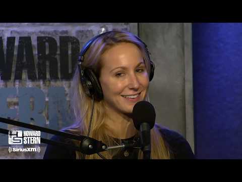 Nikki Glaser Unfollows Bobo on Twitter Live in the Stern Show Studio