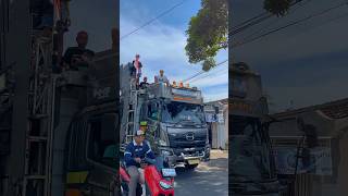 Download lagu Sound horeg renteng renteng naik truk besar karnaval sumbersewu 2025 mp3 Download lagu Sound horeg renteng renteng naik truk besar karnaval sumbersewu 2025 mp3