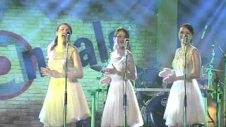 The Robin Gals sing Chattanooga Choo Choo