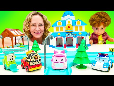 Spielzeug Video für Kinder mit Nicole und Baby Born. Wir spielen mit Robocar Poli.