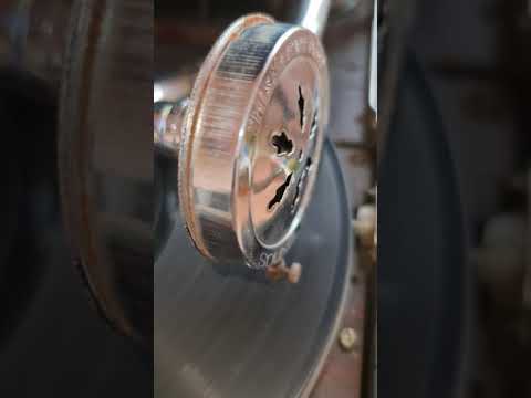 HMV 101 ( 1929 ) Portable gramophone player