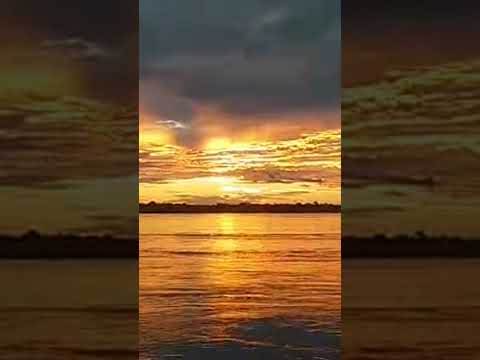 un atardecer a orillas del rio San José del Guaviare