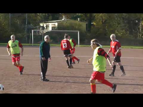 Rot Gelb   SG Moorburg Ü 60 Halbzeit eins   02.05.2015