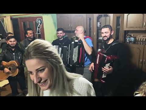 Kad na kirvaj uz domaće svirače ulete romi iz Sombora hehe