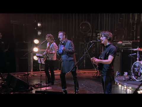 Arctic Monkeys - Bad Woman (ft. Richard Hawley) (Live At The Apollo in December 2007) [HD] 1080p)